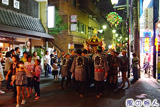 大原稲荷神社の神輿渡御の写真