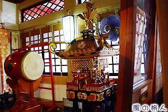 赤堤六所神社の神輿の写真