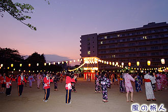 三宿駐屯地　（駐屯地盆踊り大会）の盆踊りの写真