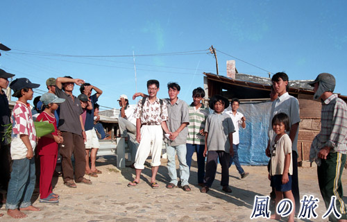 ベトナム　ムイネ　地元の人たちとの写真