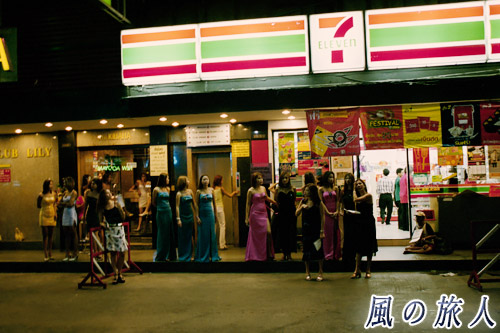 タイ　バンコク　夜の街の写真