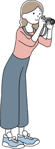 写真を撮る女性のイメージ（＊イラスト：野草さん）