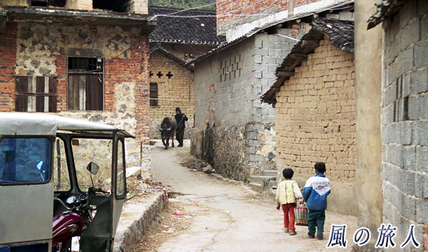 陽朔近郊の集落の写真