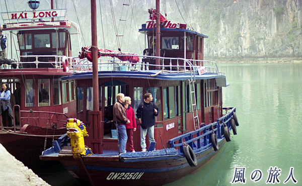 ベトナム　ハロン湾　クルーズ船の写真
