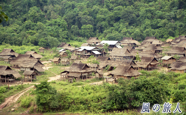 ラオス　ムアンシン　素朴な集落の写真