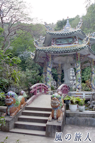 ベトナム　五行山の狛犬の写真