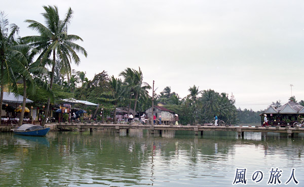 ベトナム　ホイアン　キャバリアの写真