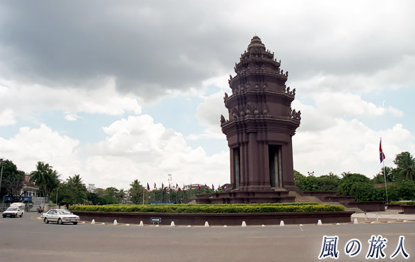 カンボジア　独立記念塔の写真