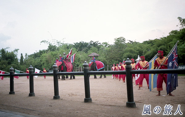 タイ　サンプラン象園　エレファントショーの様子の写真