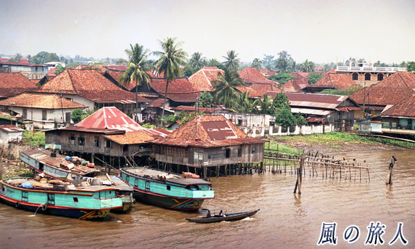 インドネシア　パレンバン　キャバリアの写真