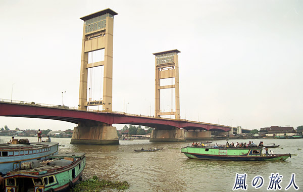 インドネシア　パレンバン　キャバリアの写真