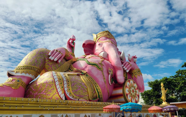 ピンクのガーネシャ像（ワット・サマーン・ラッタナーラーム）の写真（＊写真：Kazutripさん）