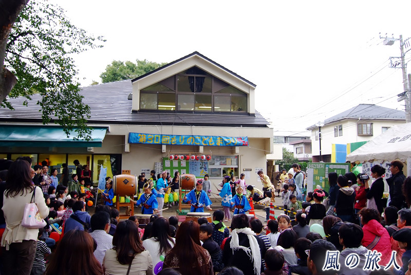 森の児童館　もりのこどもまつり　太鼓の演奏の写真