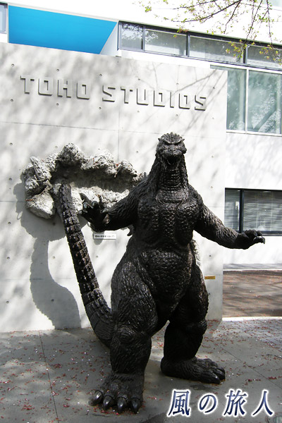 東宝スタジオ　ゴジラの像の写真