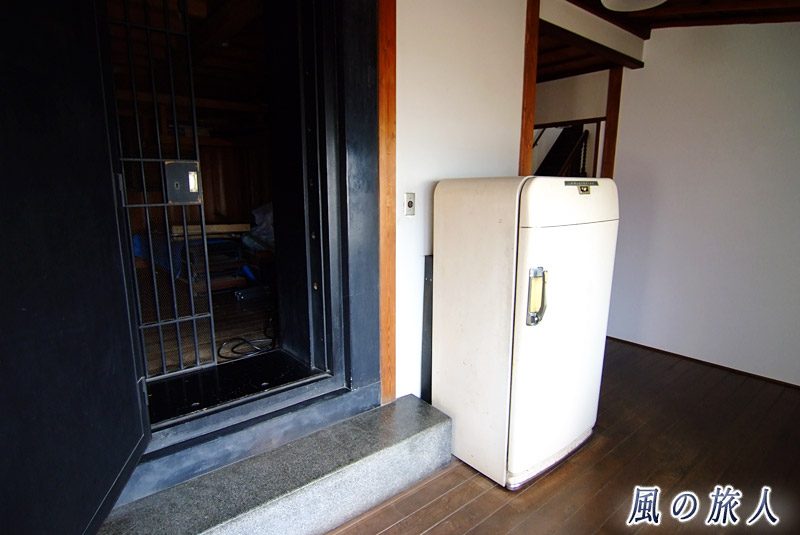 旧小坂家住宅　内倉と冷蔵庫の写真