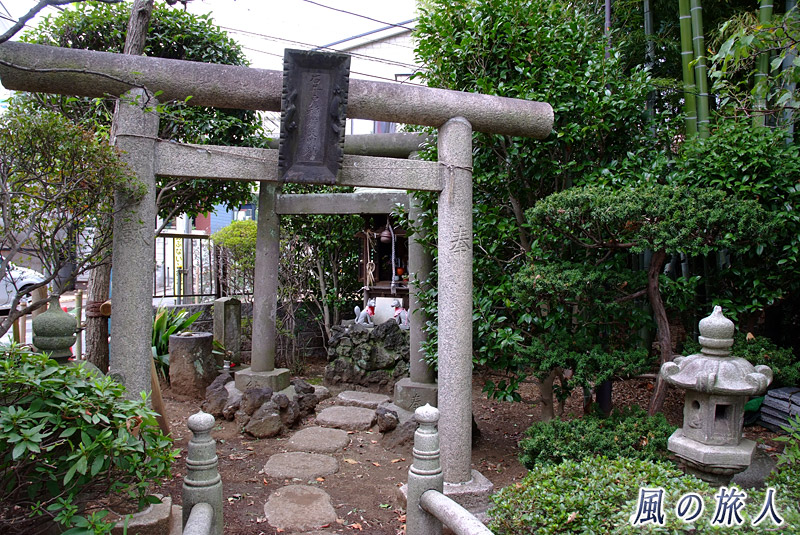 大蔵妙法寺　石井戸稲荷神社の写真