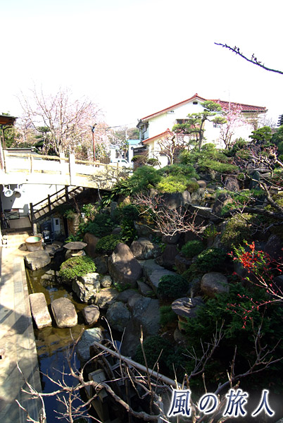 大蔵妙法寺　庫裏前の庭園の写真