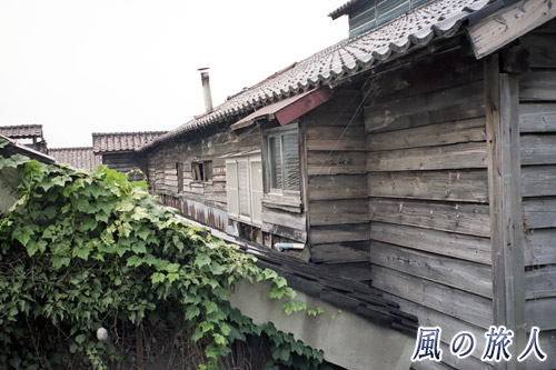 木造の建物の様子　佐渡島一周ツーリングの写真