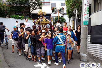 三宿神社の神輿渡御