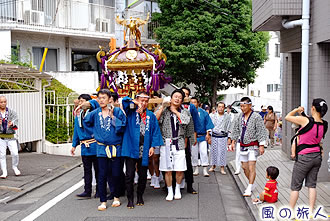 三宿神社の神輿渡御