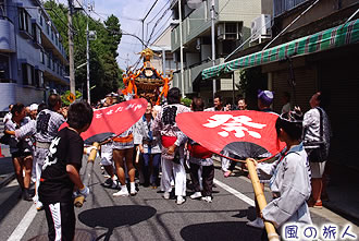野沢稲荷神社の神輿渡御の写真