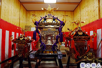 野沢稲荷神社の神輿の写真