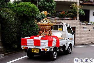 経堂天祖神社の神輿渡御の写真