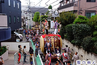 稲荷森稲荷神社の神輿渡御の写真