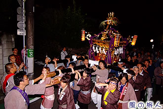 稲荷森稲荷神社の神輿渡御の写真