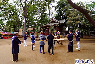 宇山稲荷神社の神輿渡御の写真