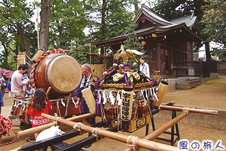 宇山稲荷神社の神輿渡御の写真
