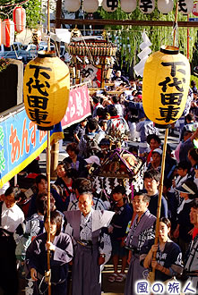 代田八幡神社の神輿渡御の写真