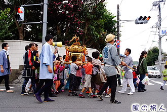 給田六所神社の神輿渡御の写真