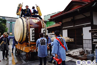 給田六所神社の神輿渡御の写真