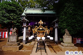 砧三峯神社の神輿渡御の写真