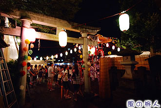 横根稲荷神社の盆踊り大会の写真