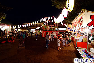 久富稲荷神社の盆踊り大会の写真