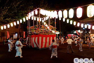 久富稲荷神社の盆踊り大会の写真