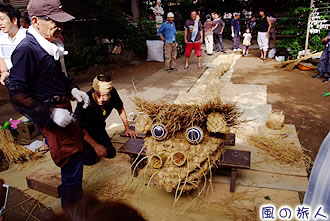 奥沢神社の厄除け大蛇の写真