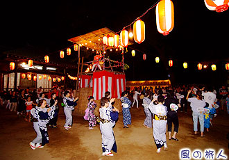 駒繋神社の盆踊りの写真