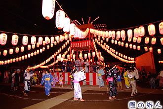宇山稲荷神社の盆踊りの写真
