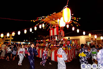 横根稲荷神社の盆踊りの写真