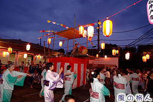 石井戸公会堂の盆踊りの写真