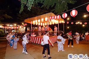 祖師谷観音堂の盆踊りの写真