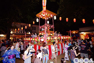 羽根木神社の盆踊りの写真