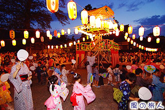 喜多見の慶元寺（みたまつり）の盆踊りの写真