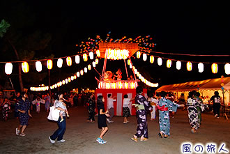 宇奈根氷川神社の盆踊りの写真