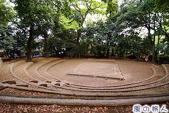 世田谷八幡神社の円形劇場っぽい土俵