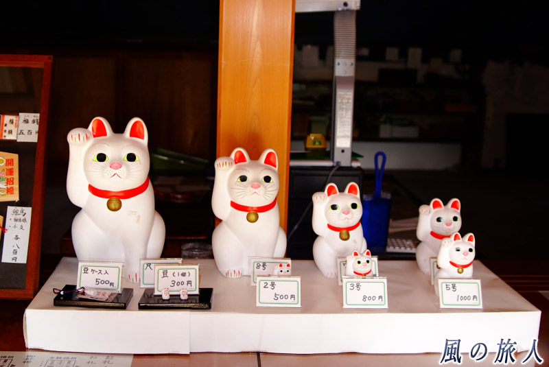 豪徳寺で売られている招き猫