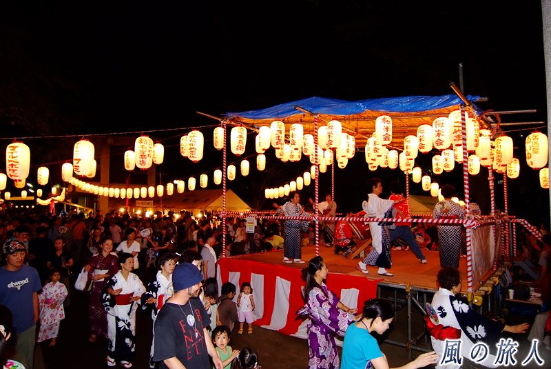 ホタル祭りとサギ草市　盆踊りの様子の写真